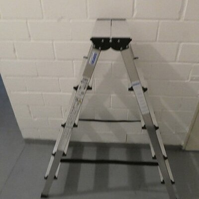 Große Montageleiter aus Aluminium